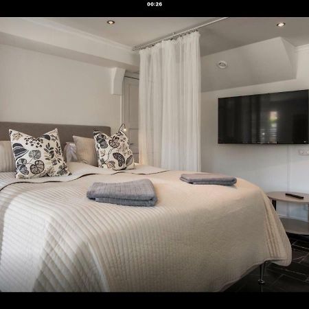Lagenhet I Villa Pa Fornudden Tyreso Ngoại thất bức ảnh
